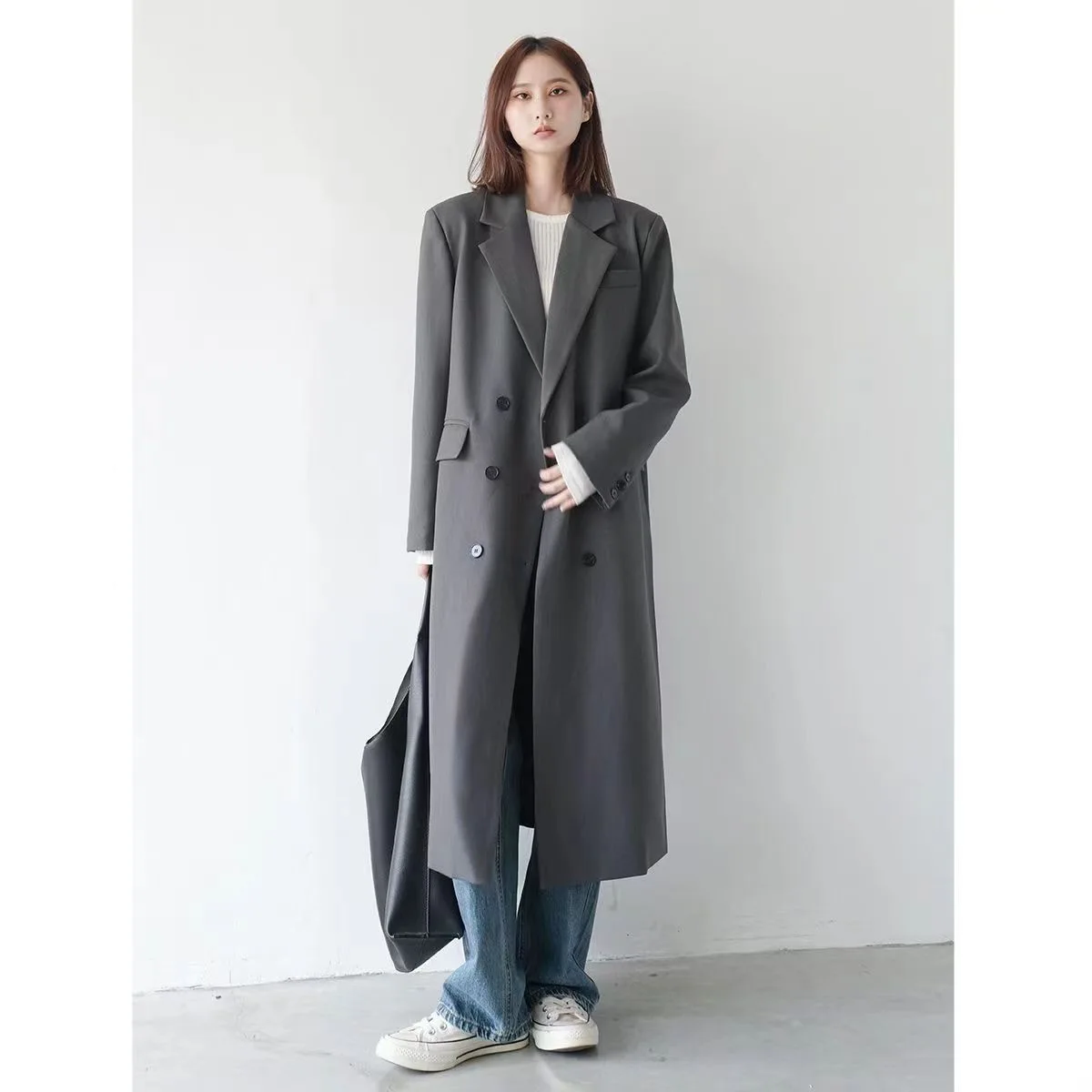 2023 Новая серая ветровка премиум-класса, удлиненное пальто в костюмном стиле, популярное женское осенне-зимнее винтажное пальто в британском стиле