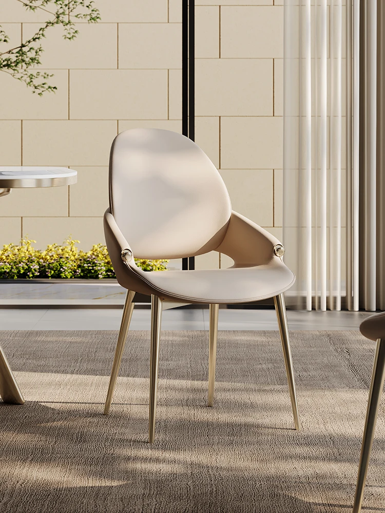 Обеденные стулья легкие и роскошные, с ощущением роскоши. Современные, минималистичные и высококачественные стулья для домашнего использования