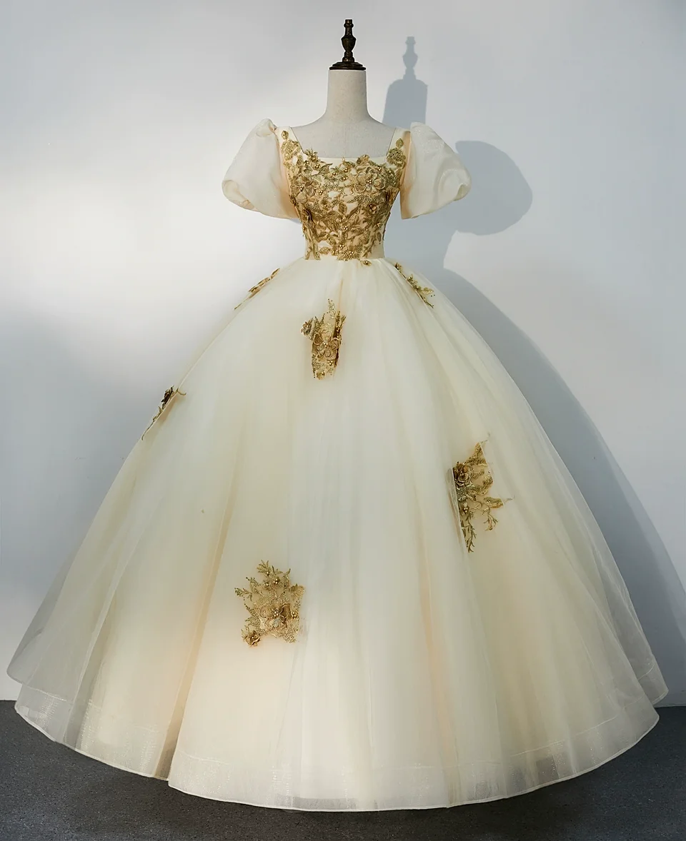 светло-желтое бальное платье с вышивкой в виде пузырей, средневековое платье, платье эпохи Возрождения, платье королевы Викторианской эпохи / Belle Ball